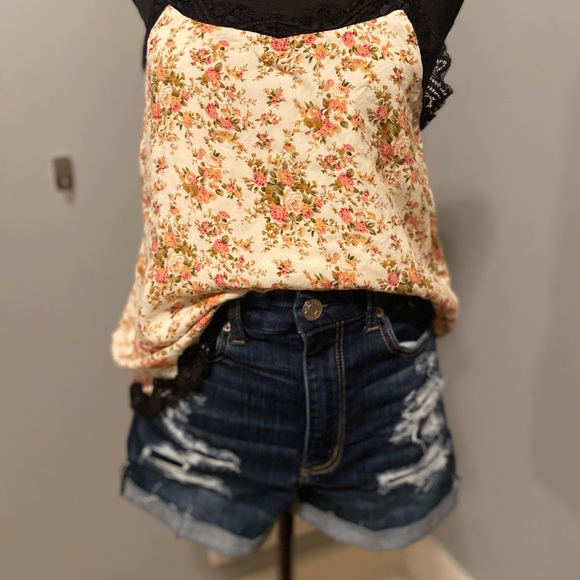 VSCO ensemble! Shorts, top and choker - Picture 2 of 10